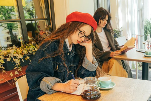 L'Impact Révolutionnaire des Réseaux Sociaux sur la Mode Actuelle